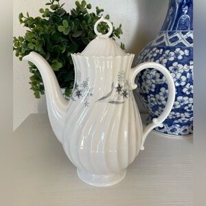 MILLEFLEUR M4953 Royal Doulton Bone China Coffee Pot Floral England